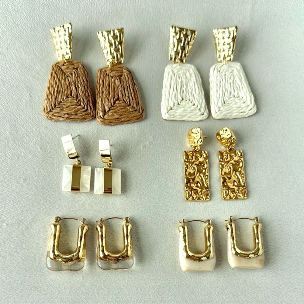 New Set of Elegant Gold and White Earrings Set